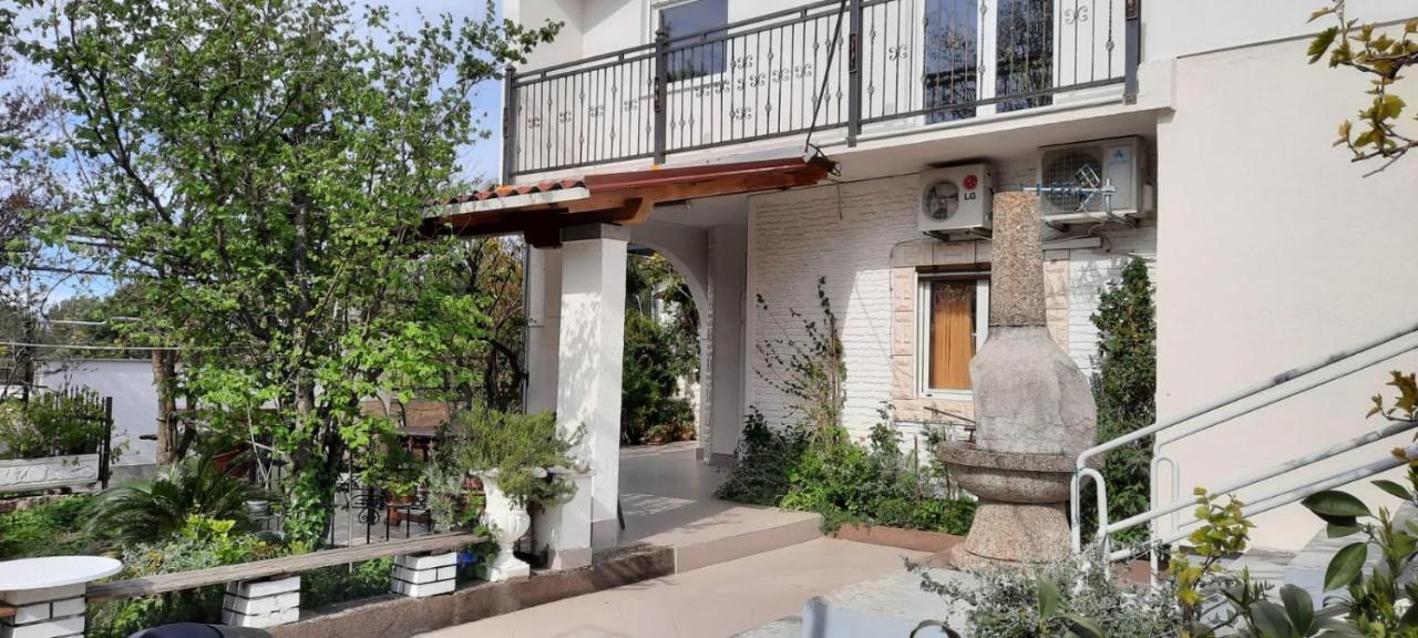 Apartmani Tinka Starigrad Paklenica Zewnętrze zdjęcie