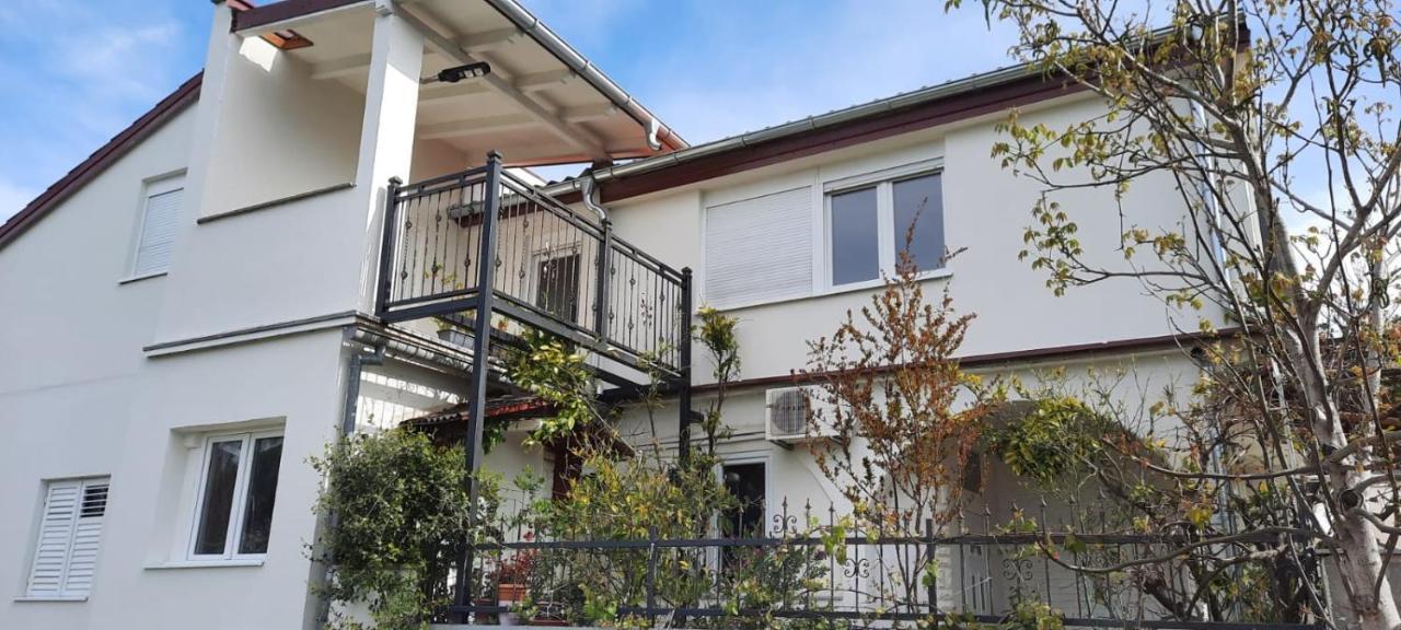 Apartmani Tinka Starigrad Paklenica Zewnętrze zdjęcie