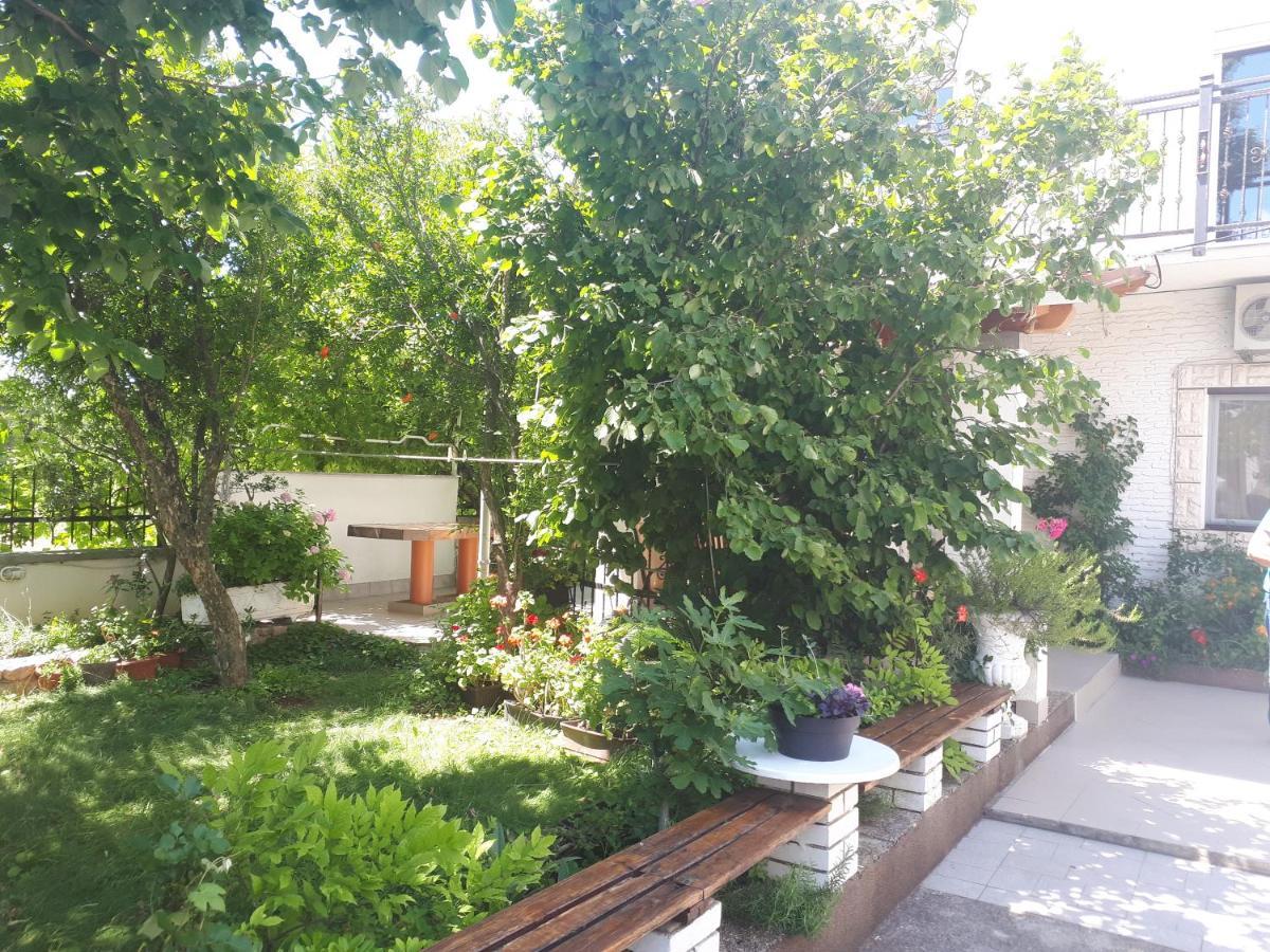 Apartmani Tinka Starigrad Paklenica Zewnętrze zdjęcie