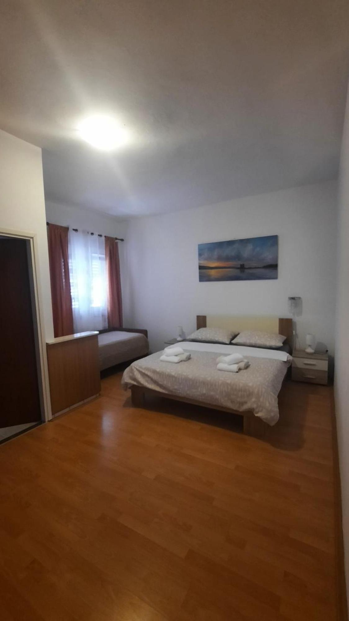 Apartmani Tinka Starigrad Paklenica Zewnętrze zdjęcie