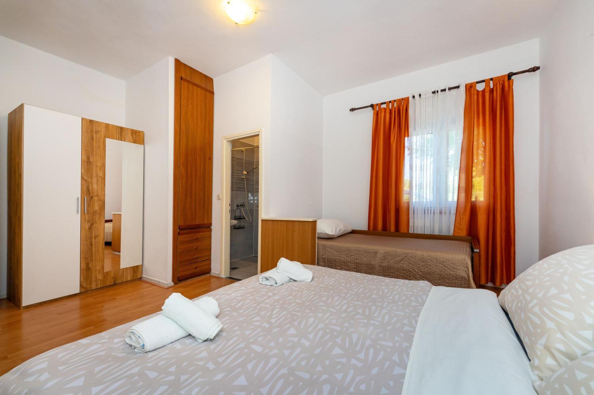 Apartmani Tinka Starigrad Paklenica Zewnętrze zdjęcie